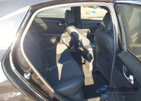 2021 Kia Forte Gt-Line z USA, uszkodzony, nr VIN 3KPF34AD4ME328383